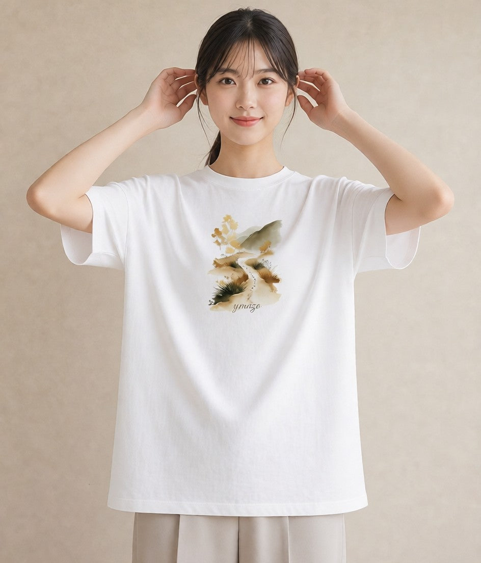 グラフィックTシャツ レディース 雨上がりの小道 雨上がり 小道 ナチュラル アンティーク イラスト 手描き風 旅行用 海 白T YMAZO