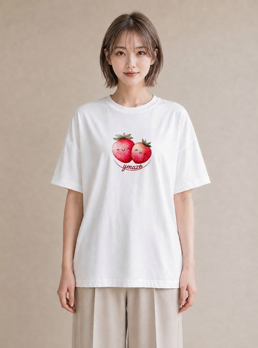 グラフィックTシャツ レディース いちご 苺 ストロベリー 食べ物 フード イラスト 抜け感 休日 ペアコーデ 白T YMAZO