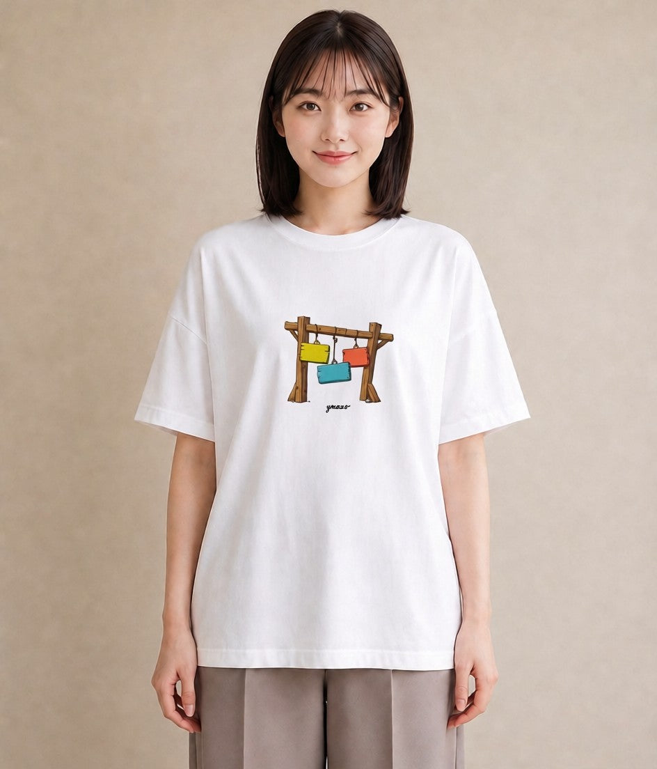 グラフィックTシャツ レディース 駅のホーム ローカル線 駅 ナチュラル アンティーク イラスト きれいめ 買い物 夏コーデ 白T YMAZO