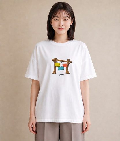 グラフィックTシャツ レディース 駅のホーム ローカル線 駅 ナチュラル アンティーク イラスト きれいめ 買い物 夏コーデ 白T YMAZO