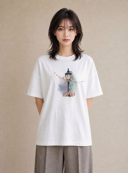 デザインTシャツ レディース 街灯 夜霧 夜 ナチュラル アンティーク イラスト ガーリー カフェ巡り 女子会 白T YMAZO