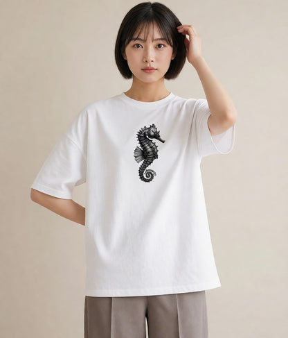 デザインTシャツ レディース タツノオトシゴ 海の生き物 海 イラスト ミニマル 綿100 デート 白T YMAZO