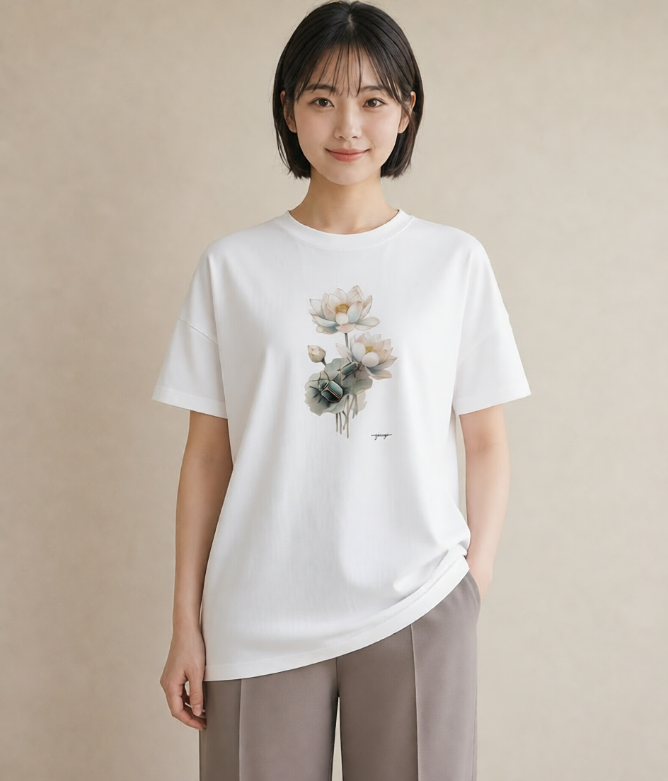 デザインTシャツ レディース 蓮 花 花柄 イラスト 休日コーデ 友達ギフト 部屋着 白T