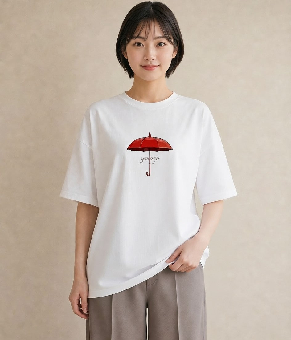 プリントTシャツ レディース 傘 水たまり 雨 ナチュラル アンティーク イラスト 上品 カジュアルコーデ 買い物 白T YMAZO