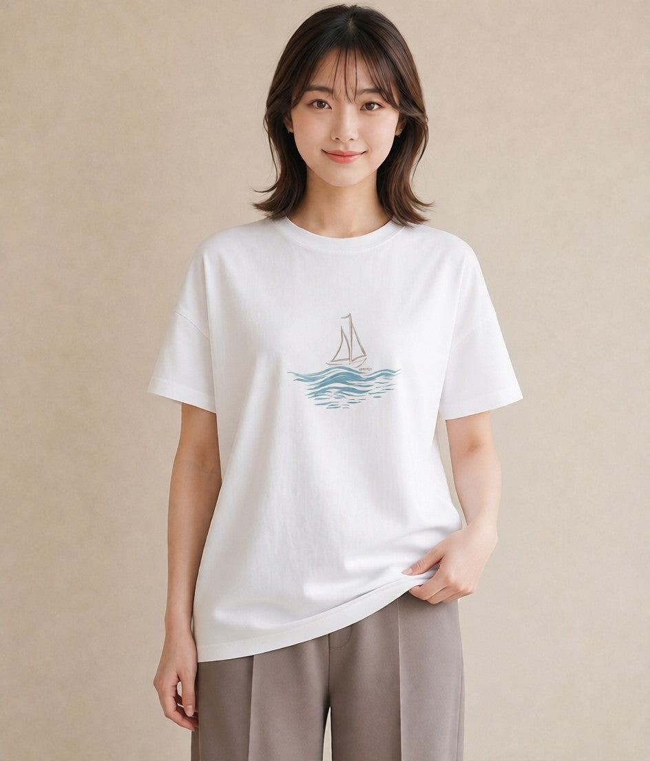 デザインTシャツ レディース 紙の船 水辺 ナチュラル アンティーク イラスト 普段使い カジュアルコーデ 買い物 白T YMAZO