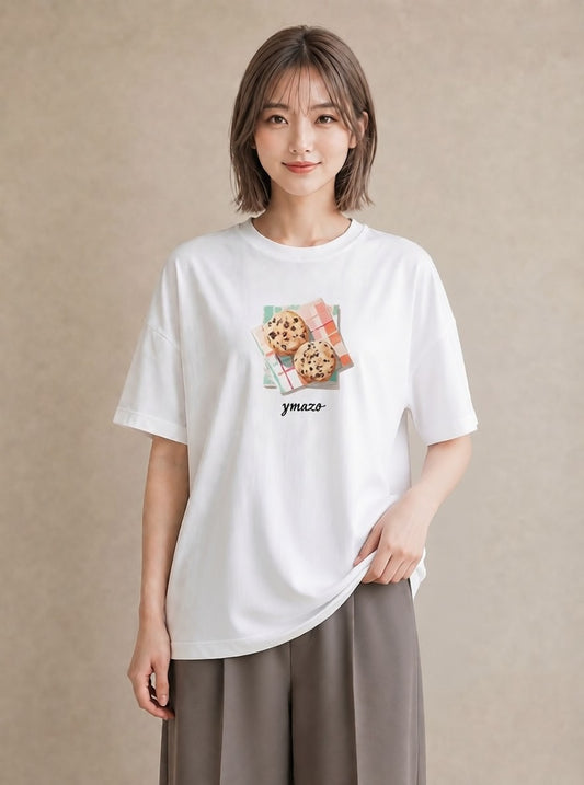 グラフィックTシャツ レディース マカロン 食べ物 フード イラスト 上品 散歩 お出かけ 白T YMAZO