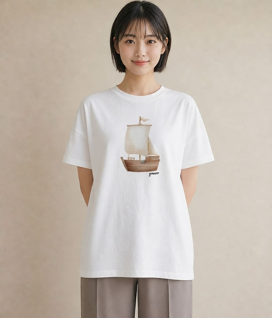 Tシャツ レディース 紙の船 水辺 ナチュラル アンティーク イラスト きれいめカジュアル 友達ギフト 部屋着 白T YMAZO