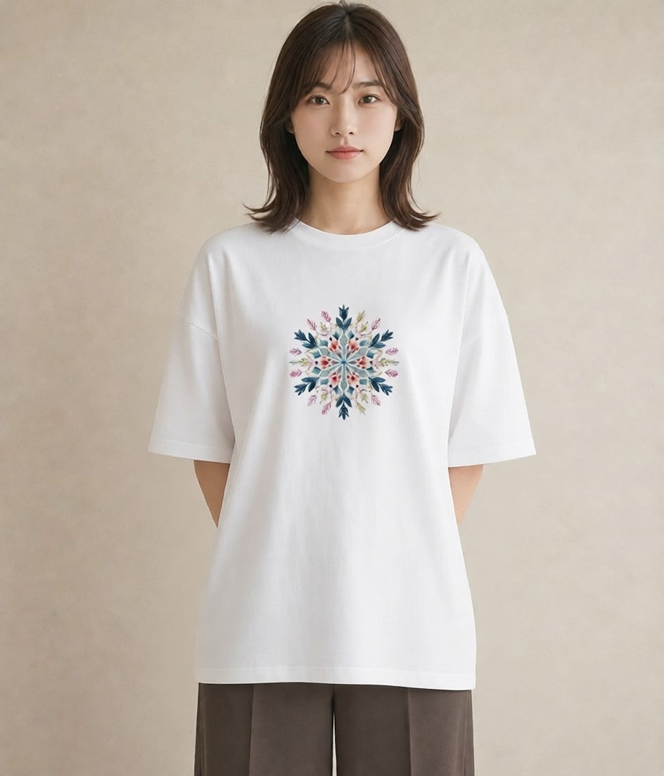 グラフィックTシャツ レディース 雪の結晶 星空 宇宙 イラスト 水彩風 ママ カフェ服 白T YMAZO