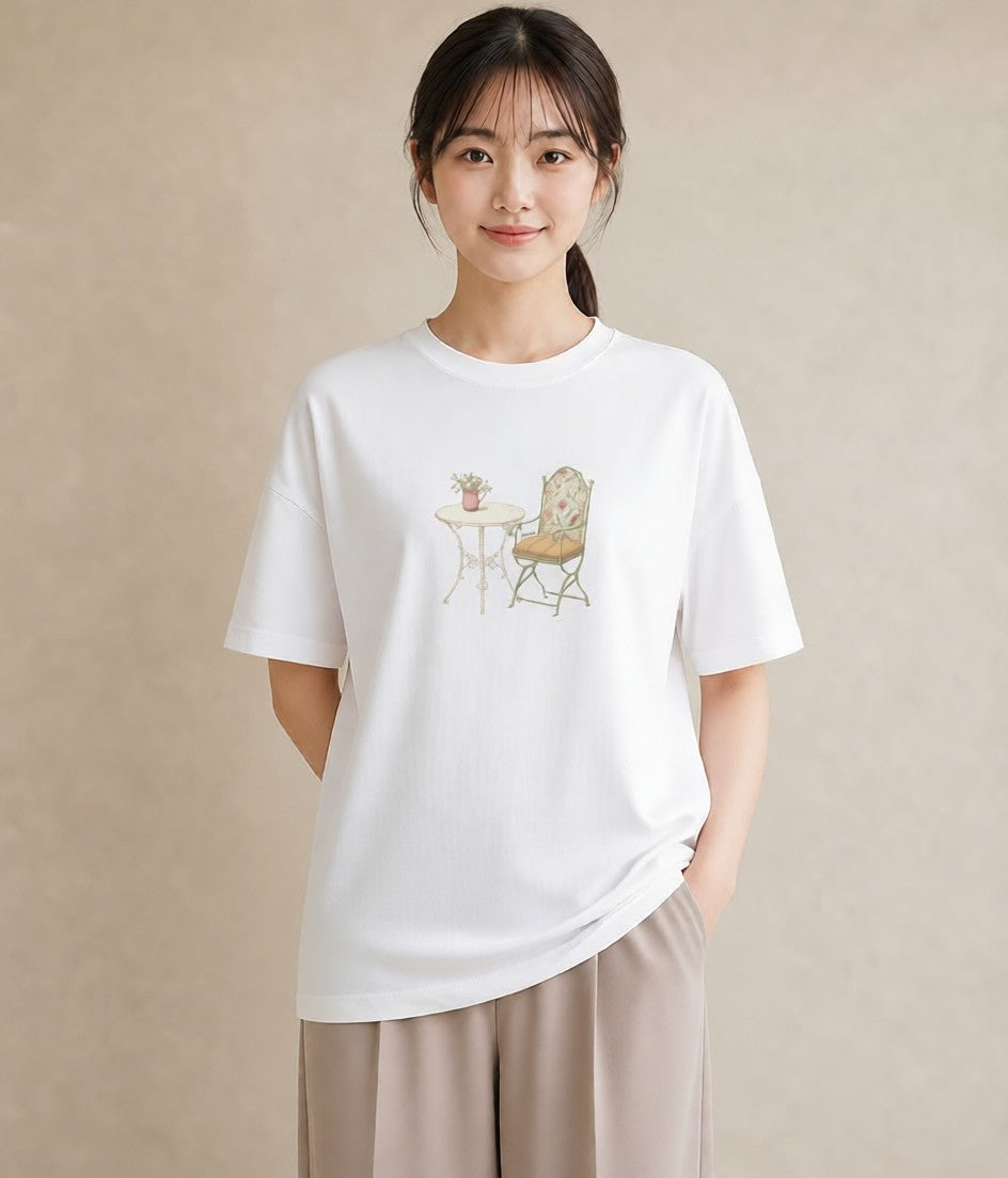 プリントTシャツ レディース 窓辺の椅子 窓辺 椅子 ナチュラル アンティーク イラスト ユニーク 女性 旅行用 白T YMAZO