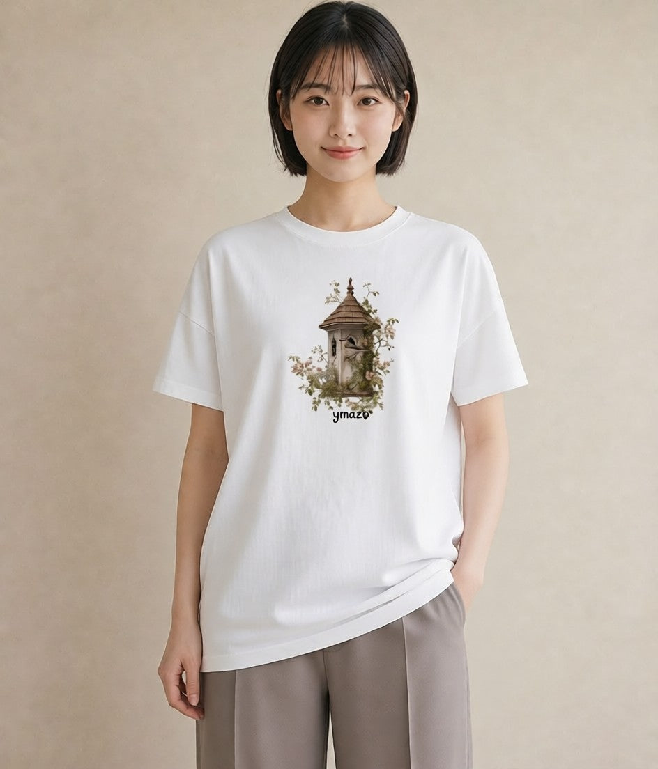 デザインTシャツ レディース 遠い家と鳥 風景 鳥 ナチュラル アンティーク イラスト アート風 女性向けギフト 散歩 白T YMAZO