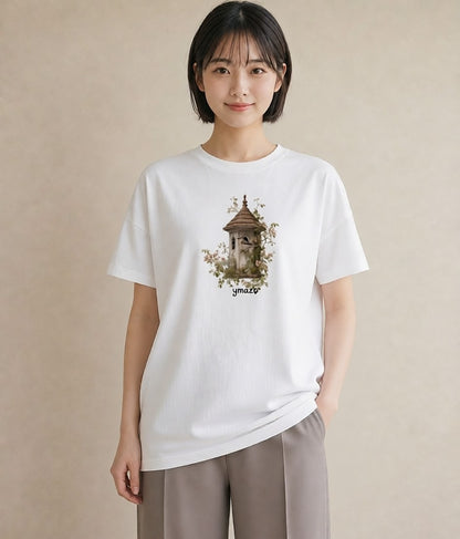 デザインTシャツ レディース 遠い家と鳥 風景 鳥 ナチュラル アンティーク イラスト アート風 女性向けギフト 散歩 白T YMAZO