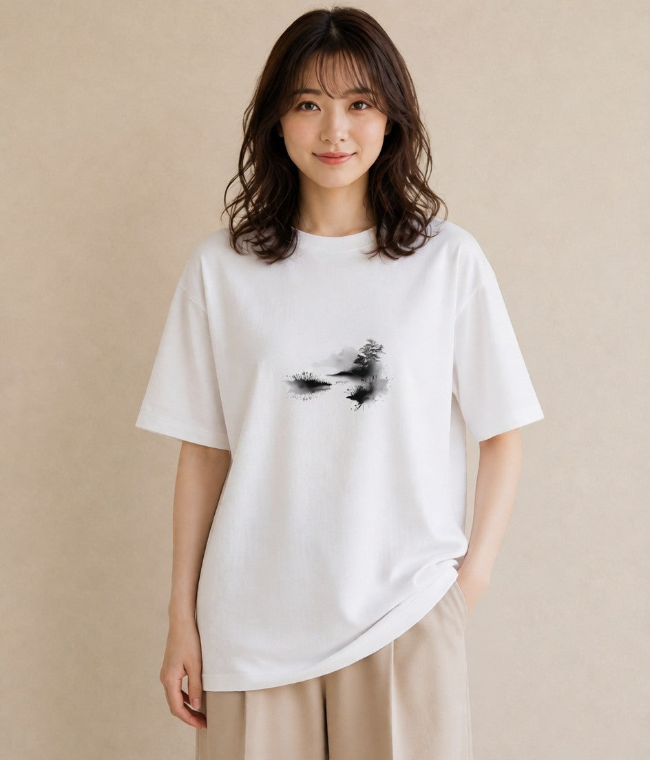 グラフィックTシャツ レディース 湖畔の小屋 湖 小屋 ナチュラル アンティーク イラスト ポップ ママ カフェ服 白T YMAZO