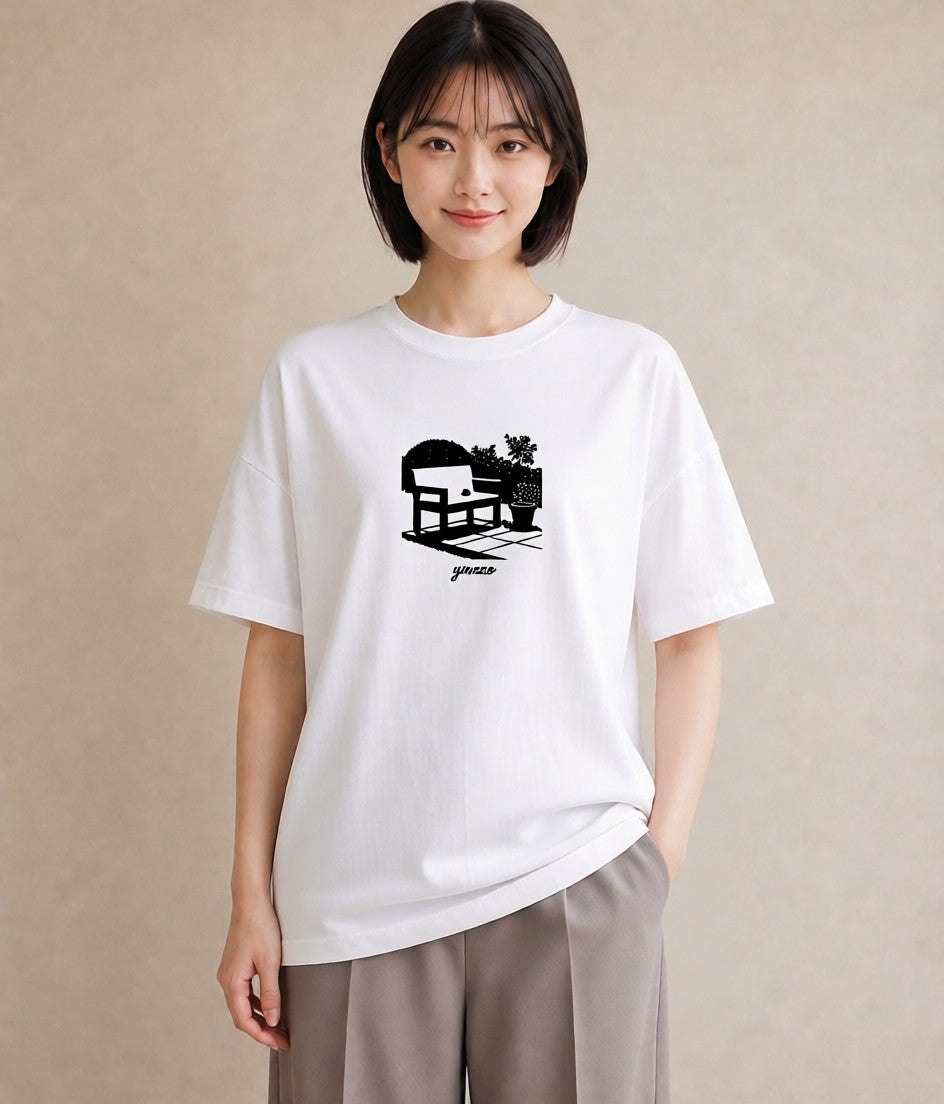 デザインTシャツ レディース 雨上がりのベンチ ベンチ ナチュラル アンティーク イラスト ラフ 公園 ママ 白T YMAZO