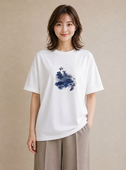 デザインTシャツ レディース 雨上がりの小道 雨上がり 小道 ナチュラル アンティーク イラスト 水彩風 カフェ服 クリスマス 白T YMAZO