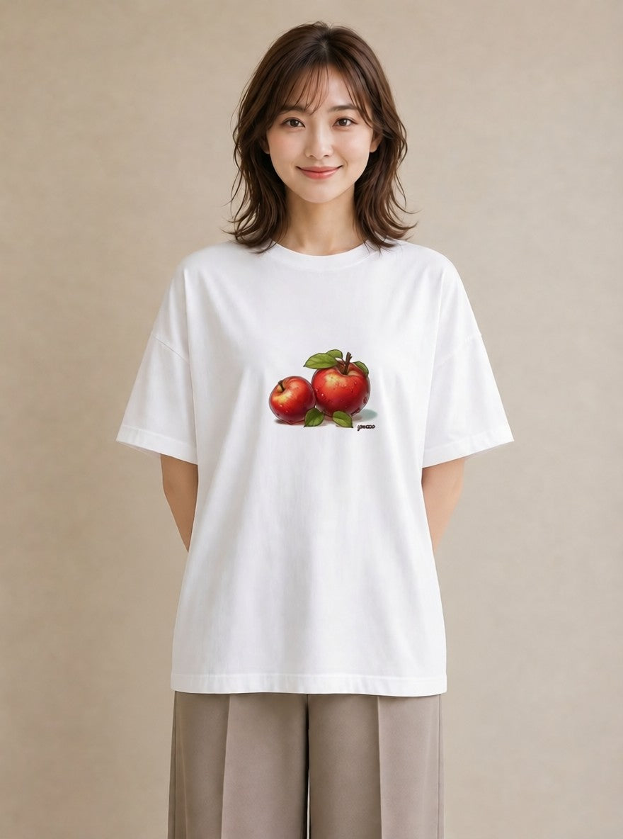 グラフィックTシャツ レディース りんご 林檎 アップル 食べ物 フード イラスト ナチュラル 休日 ペアコーデ 白T YMAZO