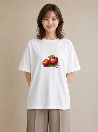 グラフィックTシャツ レディース りんご 林檎 アップル 食べ物 フード イラスト ナチュラル 休日 ペアコーデ 白T YMAZO