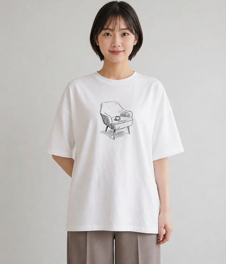 グラフィックTシャツ レディース 窓辺の椅子 窓辺 椅子 ナチュラル アンティーク イラスト ゆるコーデ お出かけ 普段着 白T YMAZO