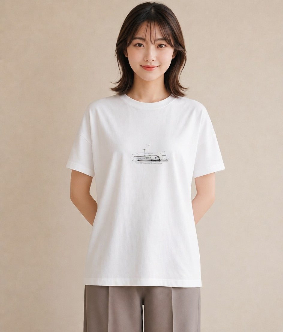 デザインTシャツ レディース 駅のホーム ローカル線 駅 ナチュラル アンティーク イラスト お洒落 女性向けギフト 散歩 白T YMAZO