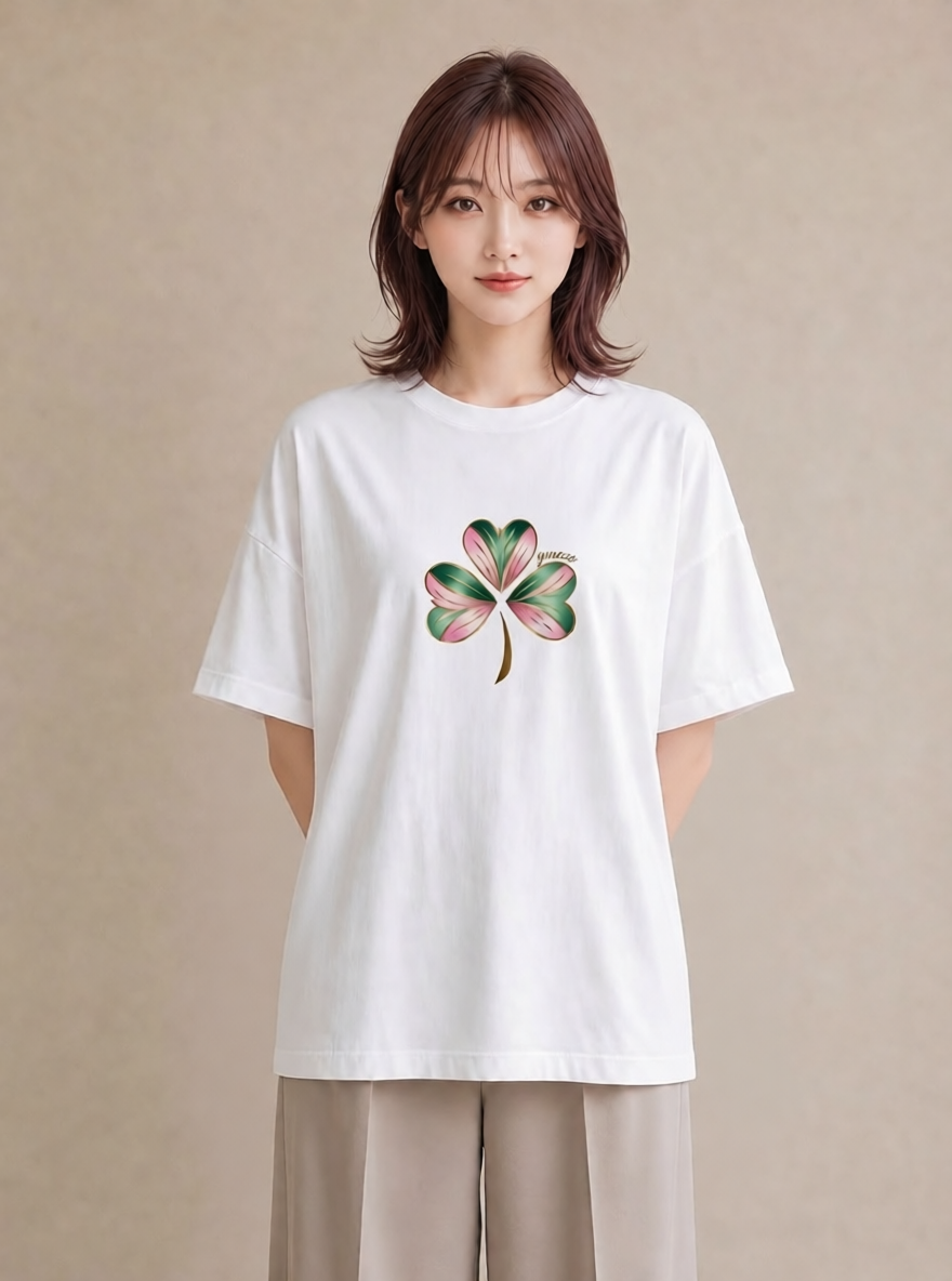 グラフィックTシャツ レディース クローバー 四つ葉 花 花柄 イラスト ミニマル 帰省 ラフ 白T YMAZO