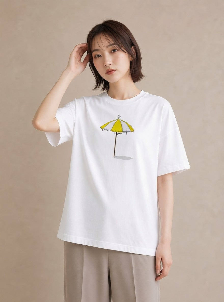 半袖Tシャツ レディース 傘 水たまり 雨 ナチュラル アンティーク イラスト きれいめカジュアル お出かけ 普段着 白T YMAZO