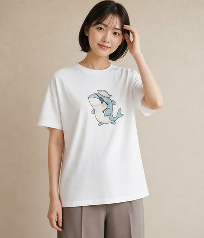 Tシャツ レディース イルカ 海の生き物 海 イラスト カフェコーデ カジュアルコーデ 買い物 白T YMAZO