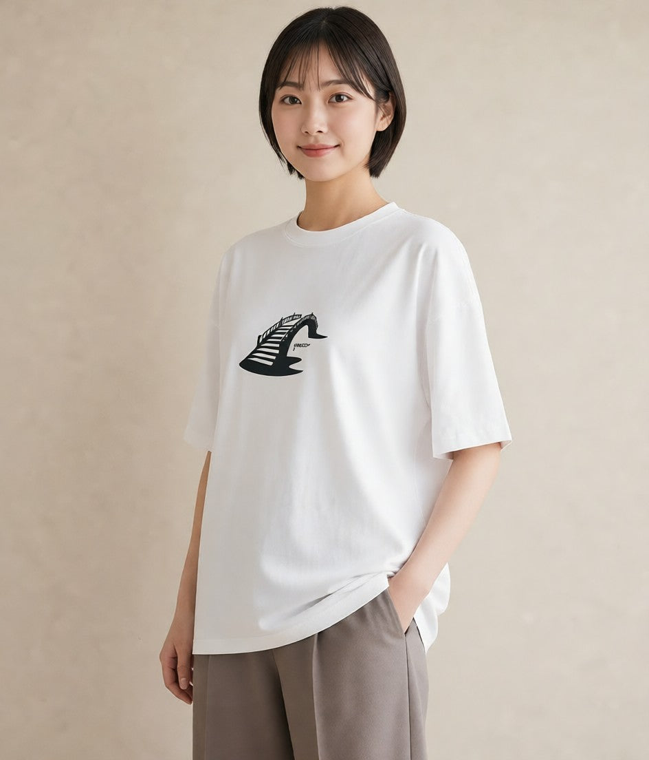デザインTシャツ レディース 小川 橋 せせらぎ ナチュラル アンティーク イラスト 個性的 カジュアルコーデ 買い物 白T YMAZO