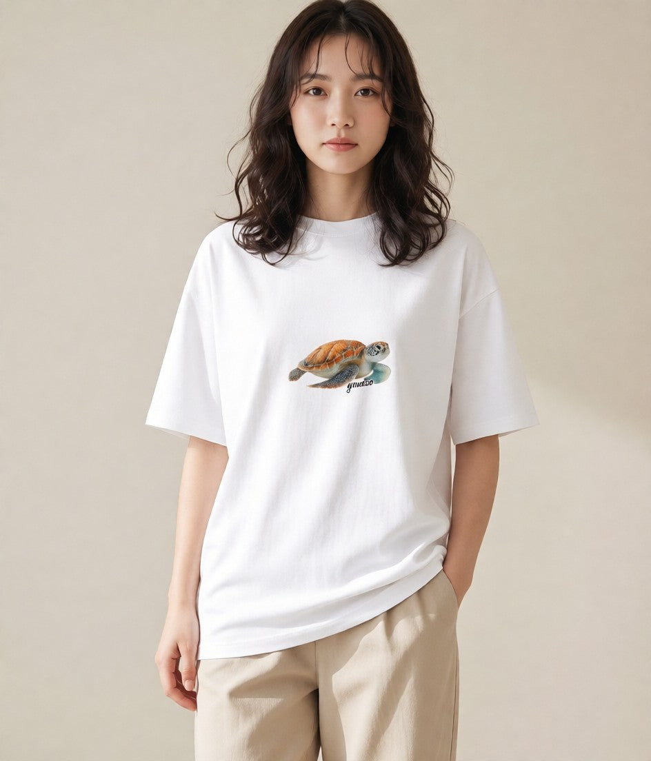 半袖Tシャツ レディース ウミガメ 海の生き物 海 イラスト お洒落 公園 ママ 白T YMAZO