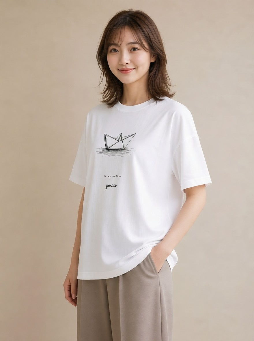 半袖Tシャツ レディース 紙の船 水辺 ナチュラル アンティーク イラスト ポップ 公園 ママ 白T YMAZO