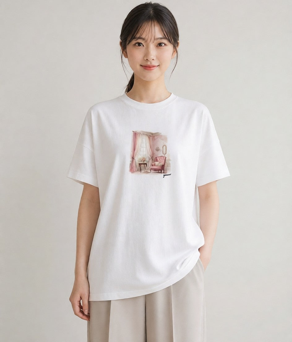 グラフィックTシャツ レディース 窓辺の椅子 窓辺 椅子 ナチュラル アンティーク イラスト 休日コーデ カフェ巡り 女子会 白T YMAZO