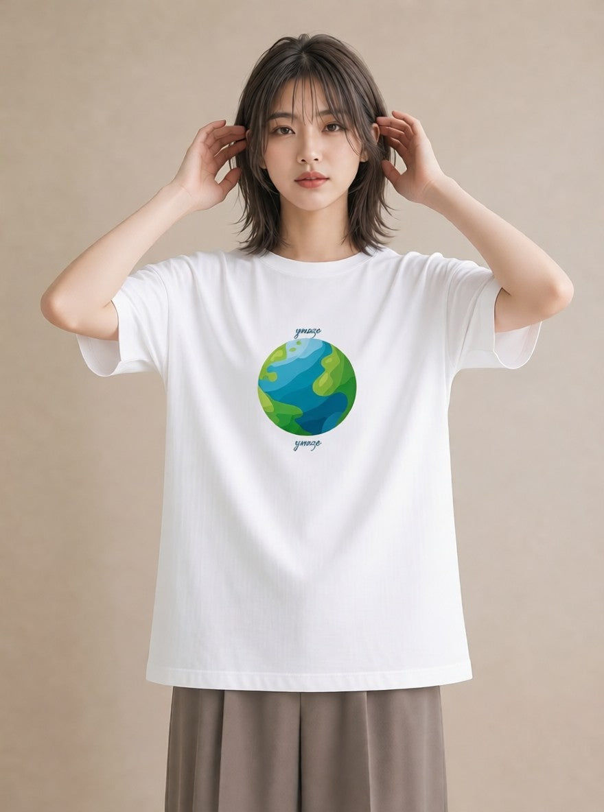 デザインTシャツ レディース 地球 星空 宇宙 イラスト フェミニン 20代 カジュアルコーデ 白T YMAZO