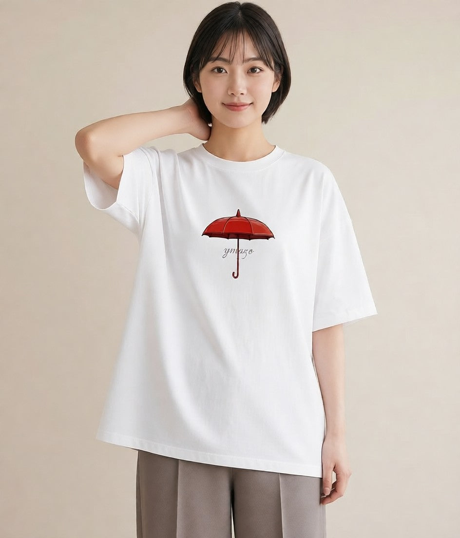 プリントTシャツ レディース 傘 水たまり 雨 ナチュラル アンティーク イラスト 上品 カジュアルコーデ 買い物 白T YMAZO
