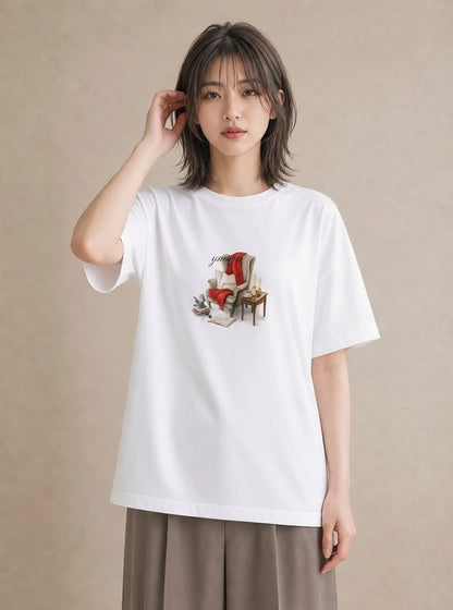 デザインTシャツ レディース 窓辺の椅子 窓辺 椅子 ナチュラル アンティーク イラスト お洒落 自分用 ルームウェア 白T YMAZO