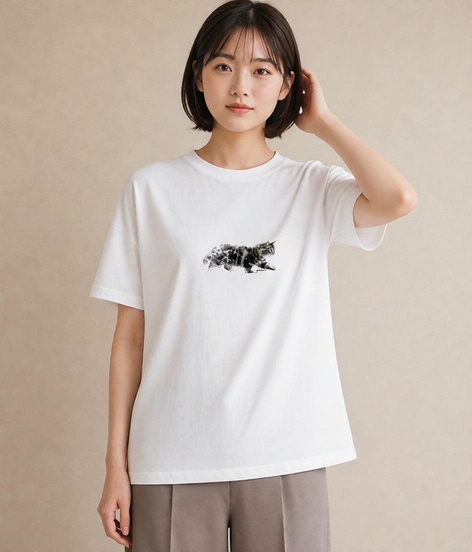 グラフィックTシャツ レディース メインクーン 猫 ねこ イラスト 手描き風 公園 ママ 白T YMAZO