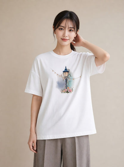 デザインTシャツ レディース 街灯 夜霧 夜 ナチュラル アンティーク イラスト ガーリー カフェ巡り 女子会 白T YMAZO