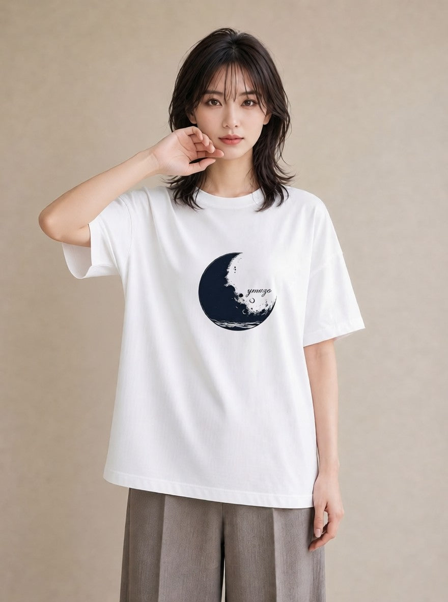 グラフィックTシャツ レディース 三日月 星空 宇宙 イラスト 手描き風 女子会 お揃い 白T YMAZO