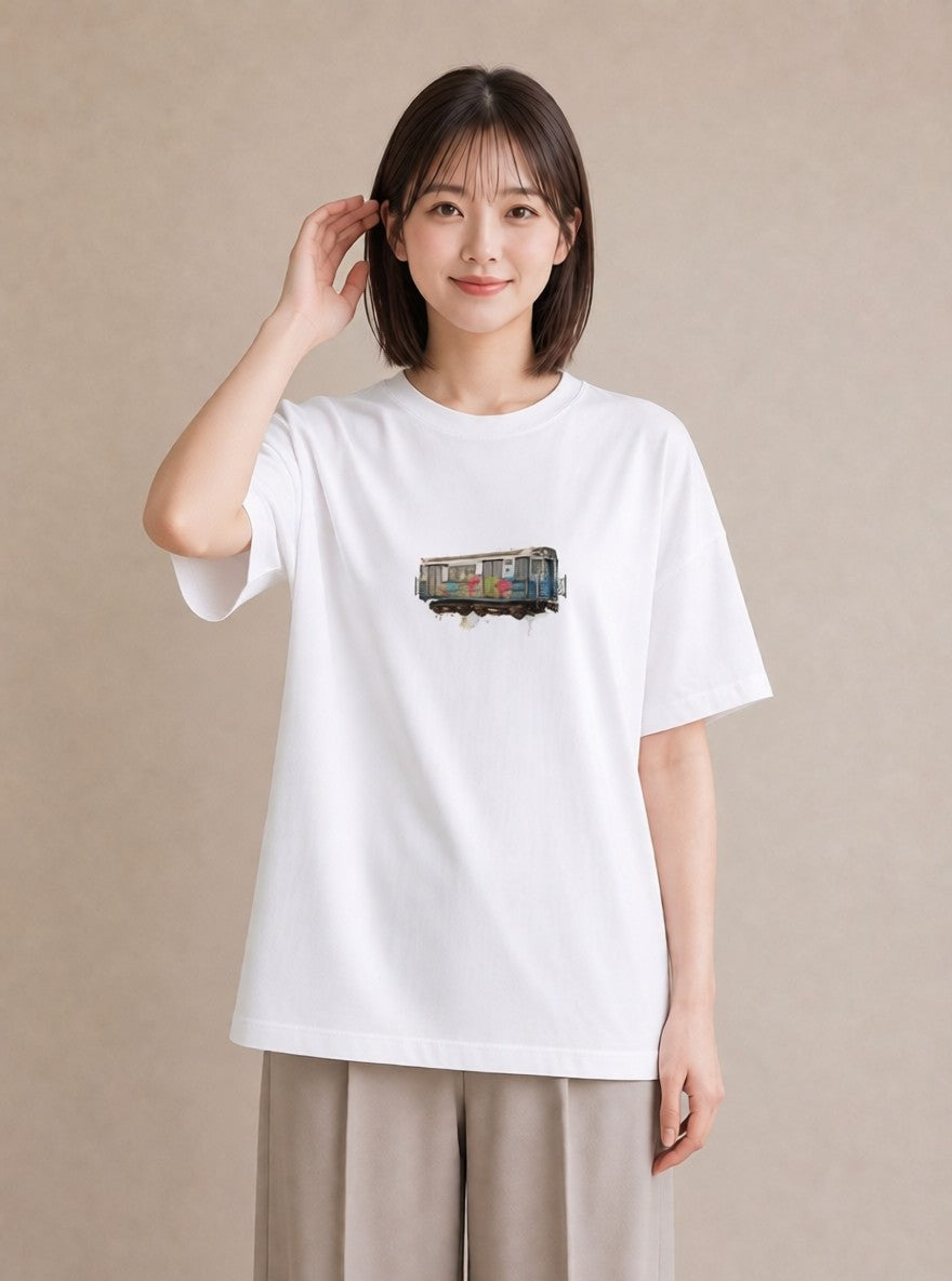 デザインTシャツ レディース 駅のホーム ローカル線 駅 ナチュラル アンティーク イラスト ニュアンス 週末コーデ 敬老の日 白T YMAZO