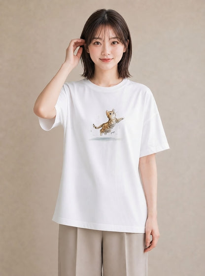 半袖Tシャツ レディース マンチカン 猫 ねこ イラスト きれいめ 公園 ママ 白T YMAZO