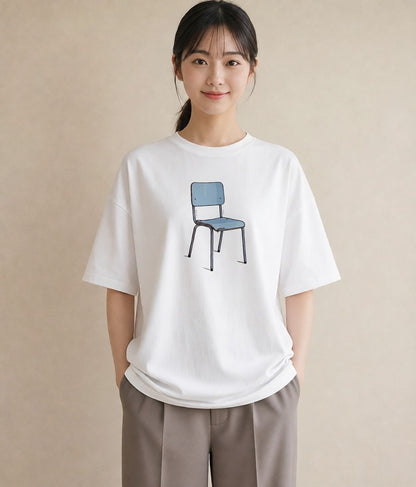 デザインTシャツ レディース 窓辺の椅子 窓辺 椅子 ナチュラル アンティーク イラスト レトロ デイリーウェア 休日 白T YMAZO