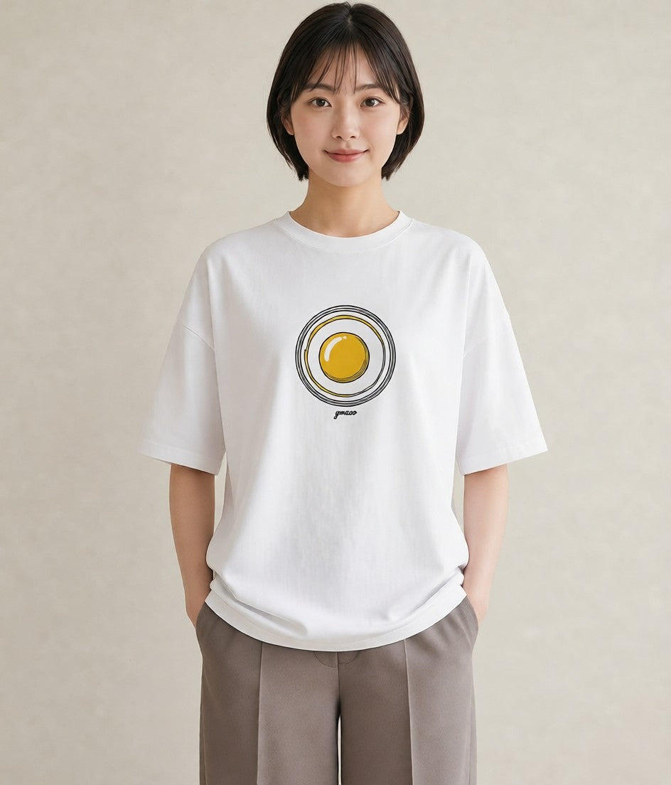 半袖Tシャツ レディース 目玉焼き 食べ物 フード イラスト ゆるコーデ 週末コーデ 敬老の日 白T YMAZO