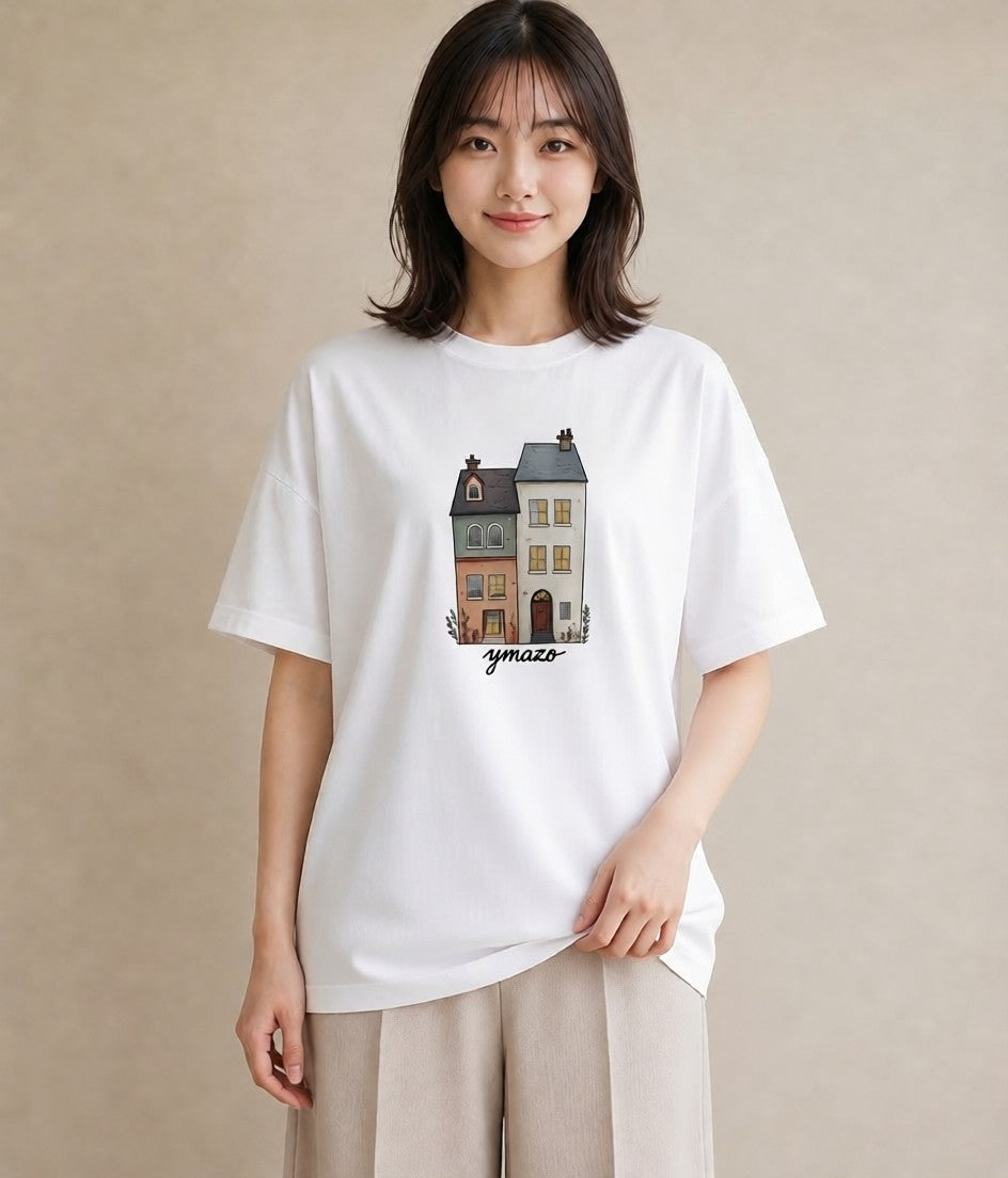 デザインTシャツ レディース 灯りの家 小屋 夜 ナチュラル アンティーク イラスト フェミニン 休日 ペアコーデ 白T YMAZO