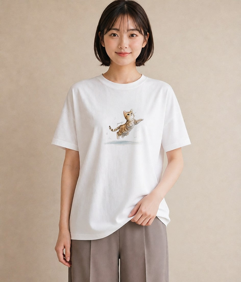 デザインTシャツ レディース 茶トラ 茶猫 猫 ねこ イラスト ヴィンテージ風 海 カフェ巡り 白T YMAZO
