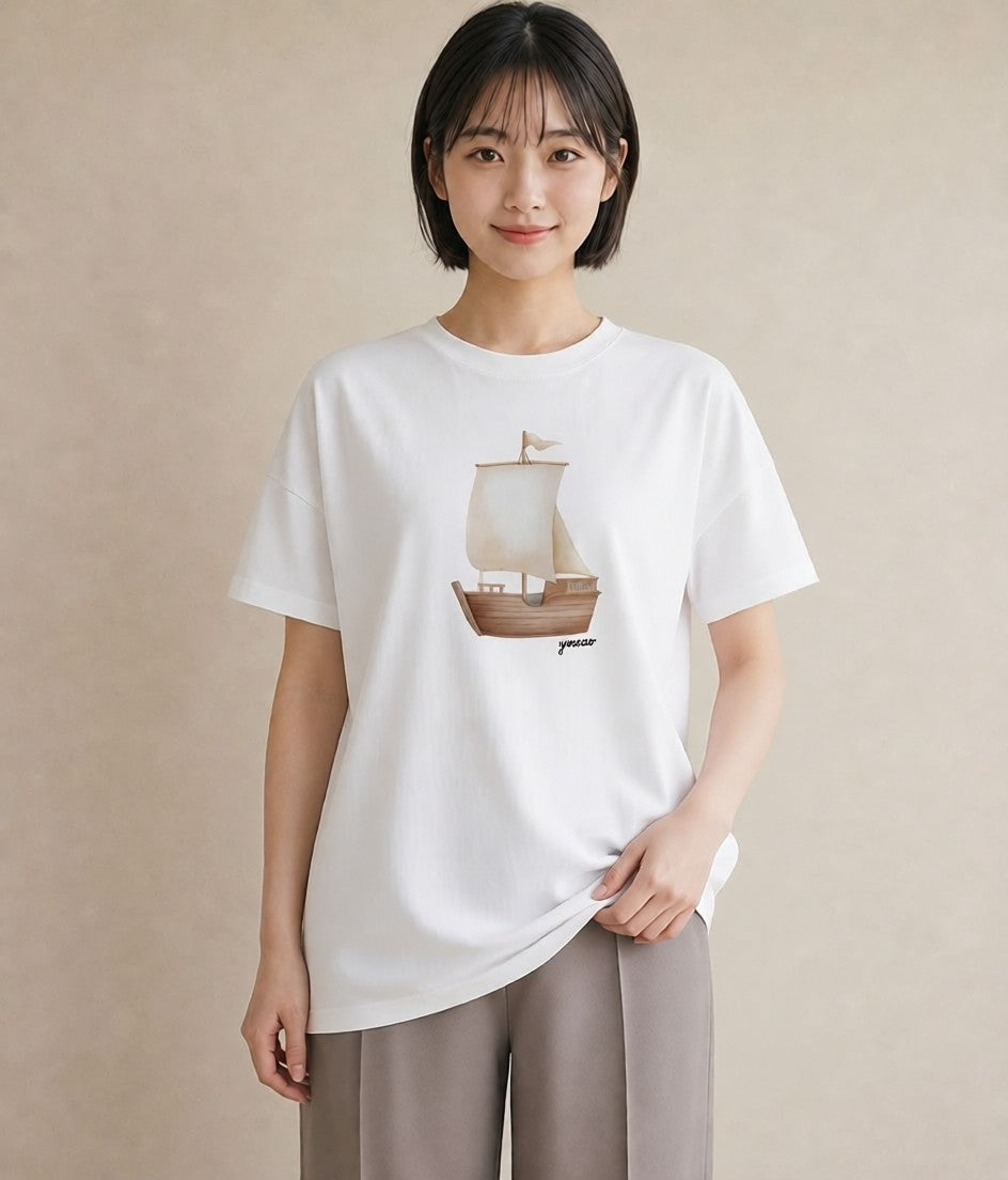 Tシャツ レディース 紙の船 水辺 ナチュラル アンティーク イラスト きれいめカジュアル 友達ギフト 部屋着 白T YMAZO