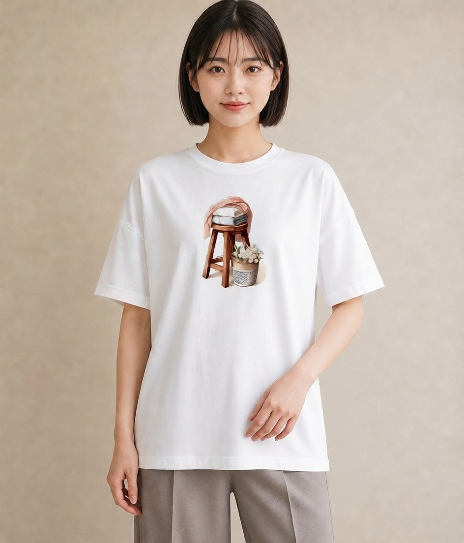 Tシャツ レディース 窓辺の椅子 窓辺 椅子 ナチュラル アンティーク イラスト 可愛い 女性 旅行用 白T YMAZO
