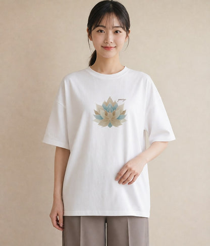 グラフィックTシャツ レディース 蓮 花 花柄 イラスト 抜け感 お出かけ 普段着 白T YMAZO
