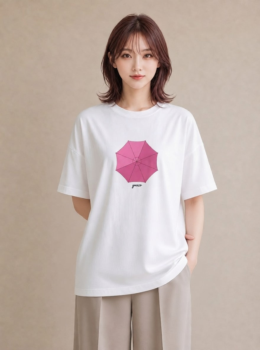 半袖Tシャツ レディース 傘 水たまり 雨 ナチュラル アンティーク イラスト 普段使い 買い物 夏コーデ 白T YMAZO