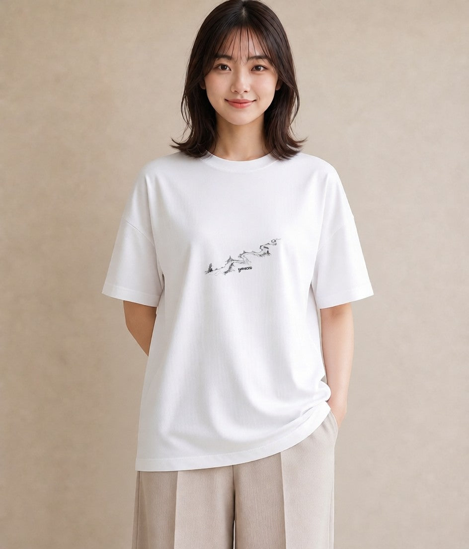 デザインTシャツ レディース 雨上がりの小道 雨上がり 小道 ナチュラル アンティーク イラスト 普段使い 公園 ママ 白T YMAZO