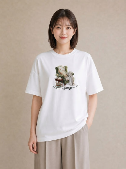 半袖Tシャツ レディース 窓辺の椅子 窓辺 椅子 ナチュラル アンティーク イラスト ニュアンス 旅行用 海 白T YMAZO