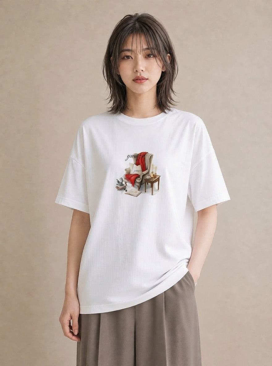 デザインTシャツ レディース 窓辺の椅子 窓辺 椅子 ナチュラル アンティーク イラスト お洒落 自分用 ルームウェア 白T YMAZO
