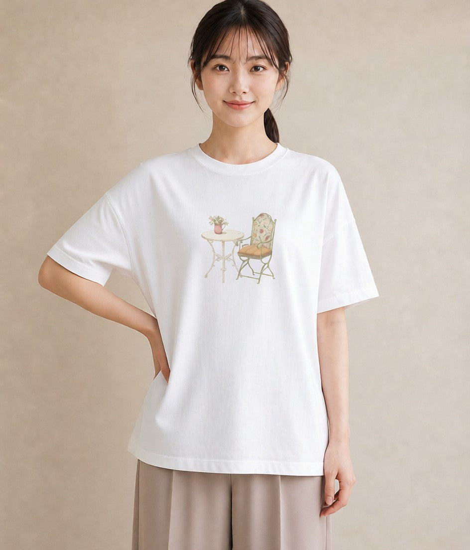 プリントTシャツ レディース 窓辺の椅子 窓辺 椅子 ナチュラル アンティーク イラスト ユニーク 女性 旅行用 白T YMAZO