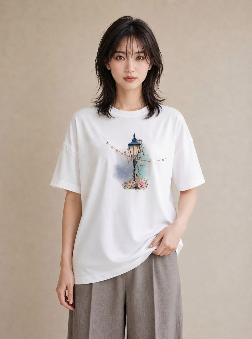 デザインTシャツ レディース 街灯 夜霧 夜 ナチュラル アンティーク イラスト ガーリー カフェ巡り 女子会 白T YMAZO